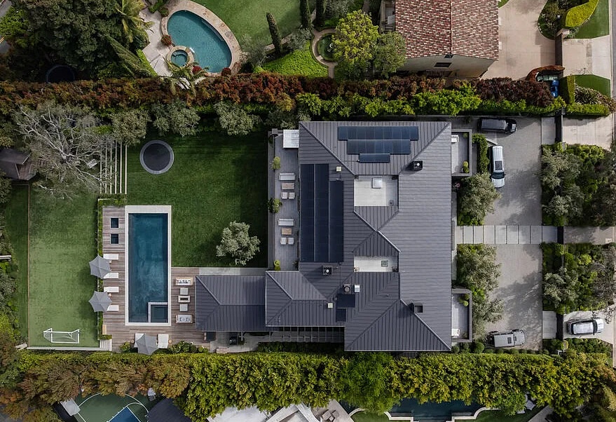 Newly installed shingle roof on a Los Angeles home